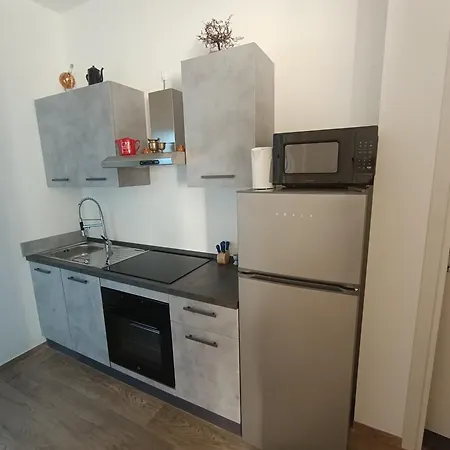 Dafni Nuovo Accogliente Funzionale In Centro Paese דירה