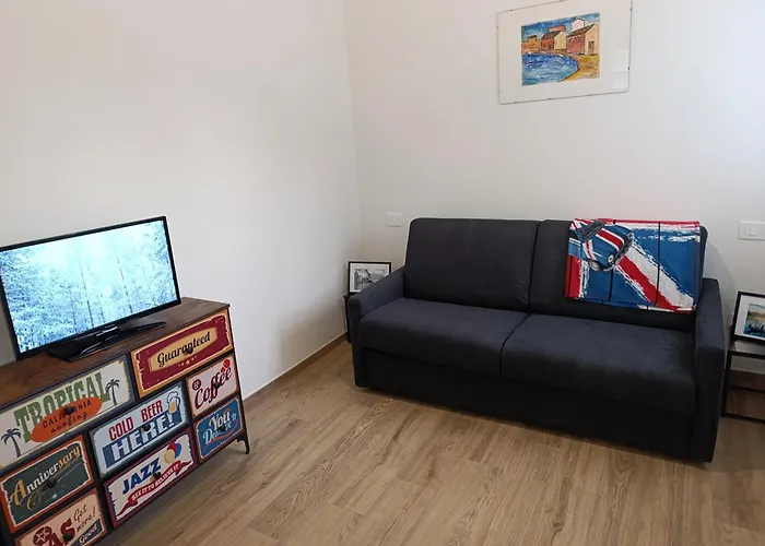 Dafni Nuovo Accogliente Funzionale In Centro Paese Апартаменты Дервио