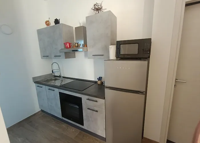 Dafni Nuovo Accogliente Funzionale In Centro Paese Апартаменты